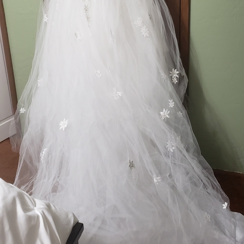 Wedding Dress. Size 6.  29" in the ribs